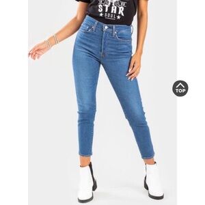 Levi’s Wedgie Skinny Jeans Medium Wash Size 26